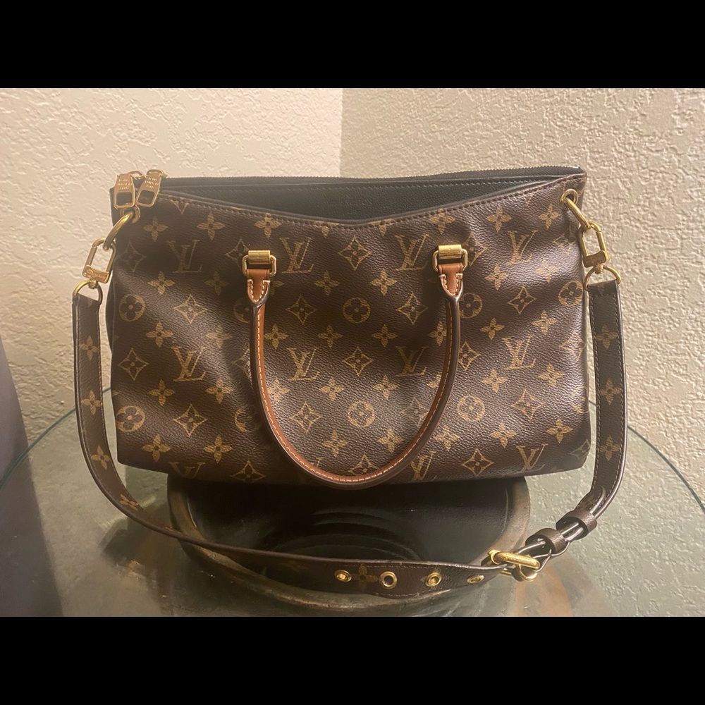 ⚡️EXCELLENT⚡️ Authentic Louis Vuitton Paris Monogram Shoulder Bag